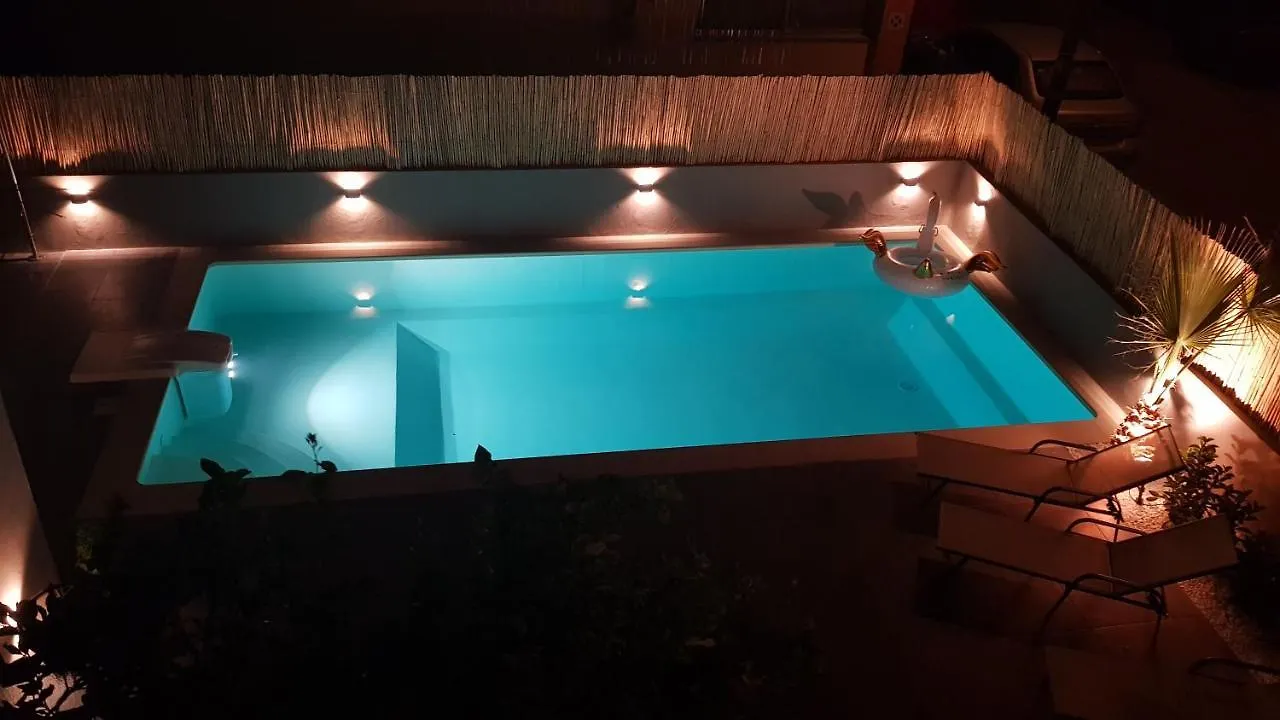 Cretesuites - Urban Villa With Pool - 500M To The Beach Rethymno  Greece
