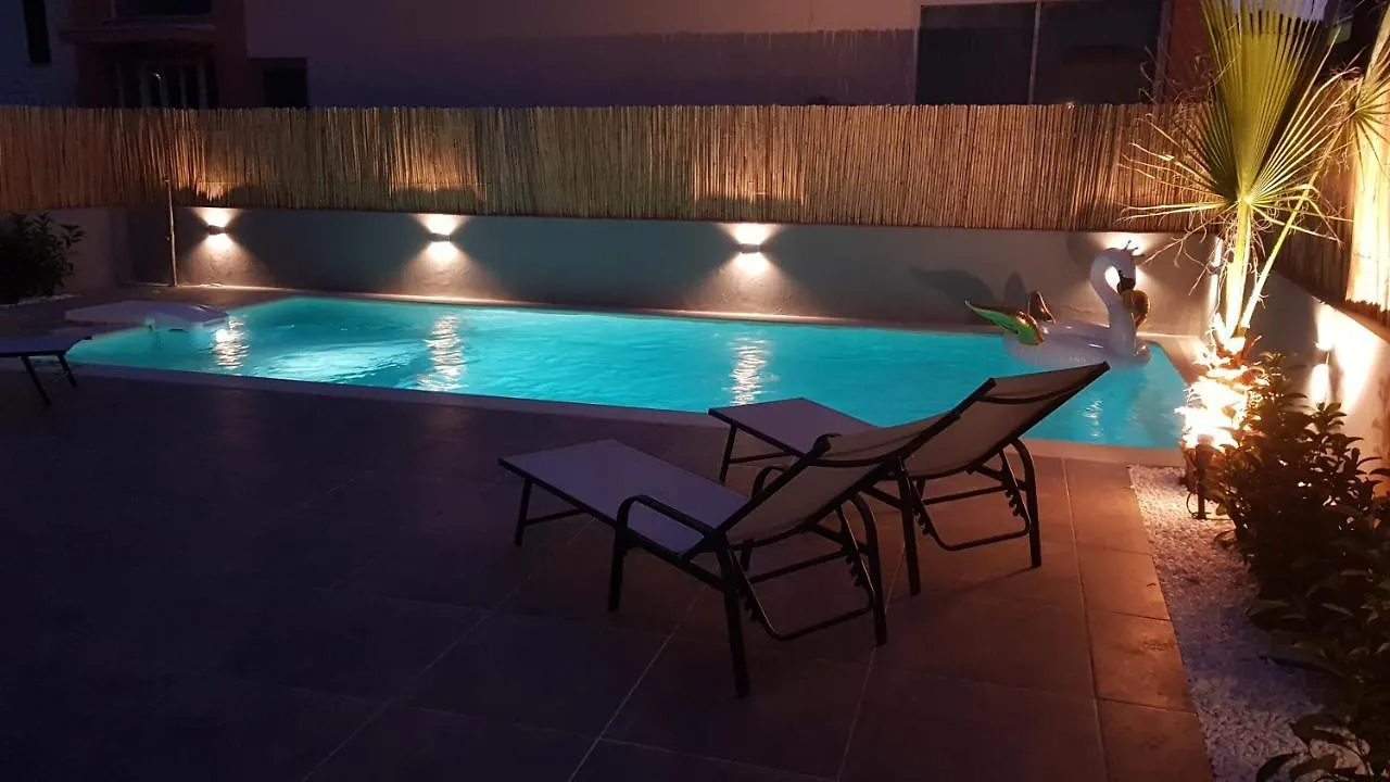 Cretesuites - Urban Villa With Pool - 500M To The Beach Rethymno
