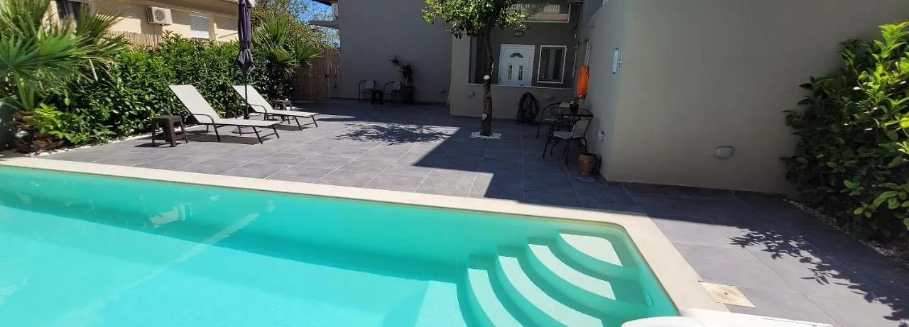 Cretesuites - Urban Villa With Pool - 500M To The Beach Rethymno Apartmán