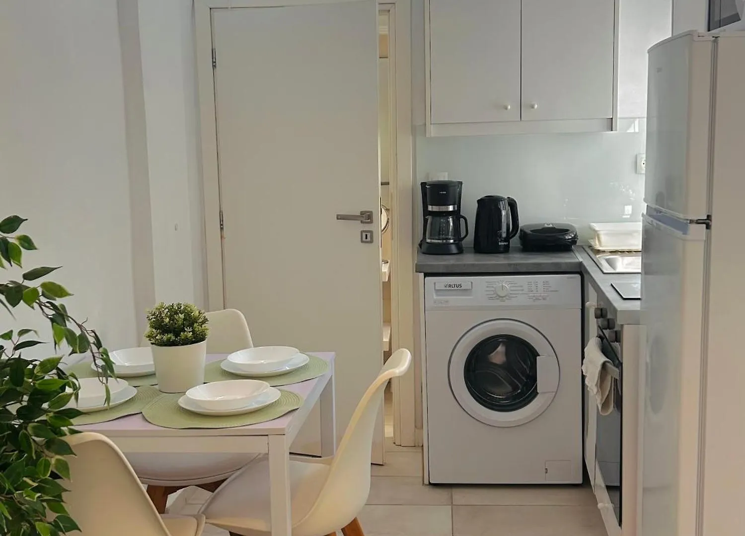 Cretesuites - Urban Villa With Pool - 500M To The Beach Rethymno Apartmán
