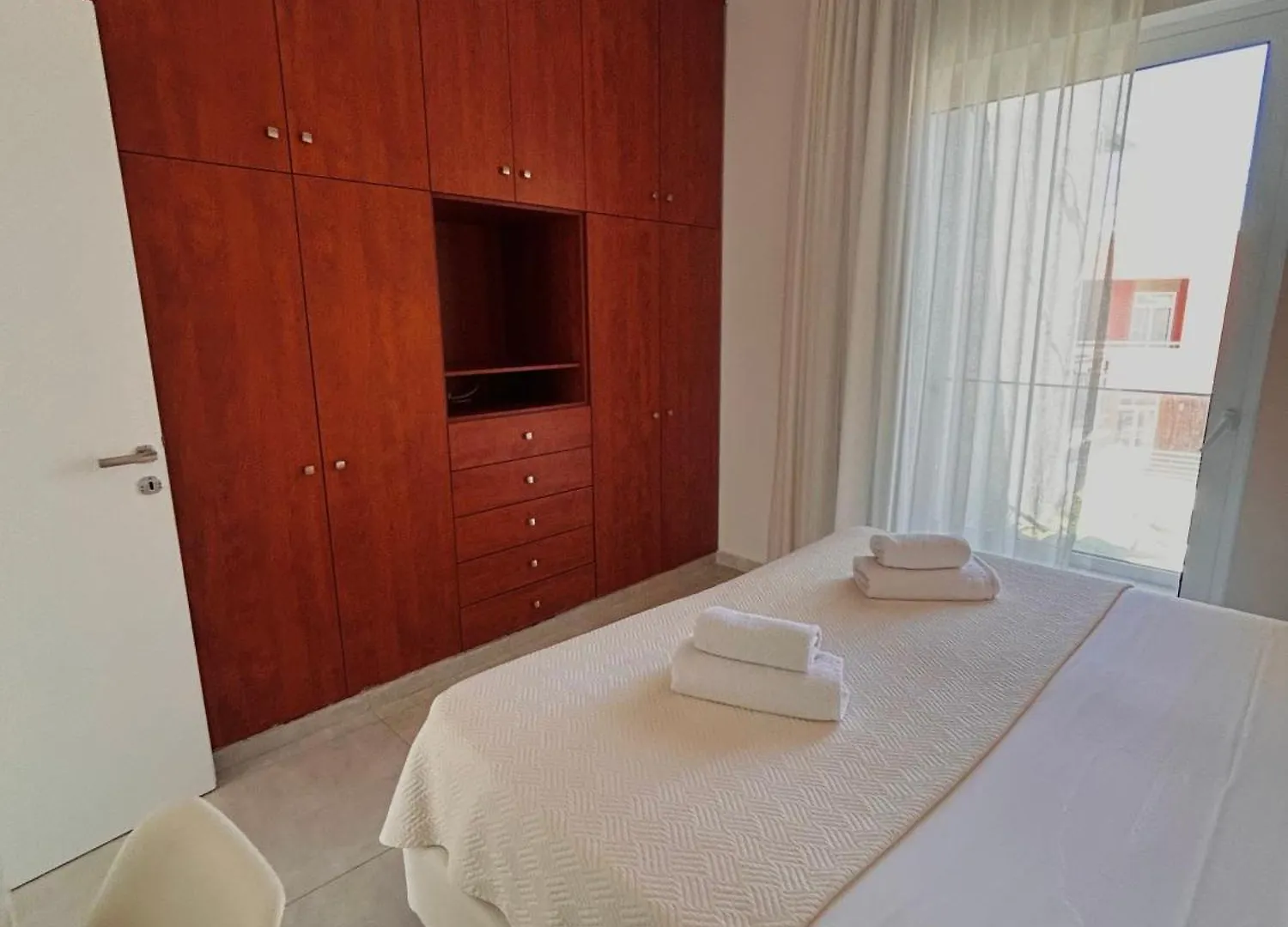 Cretesuites - Urban Villa With Pool - 500M To The Beach Rethymno Apartmán