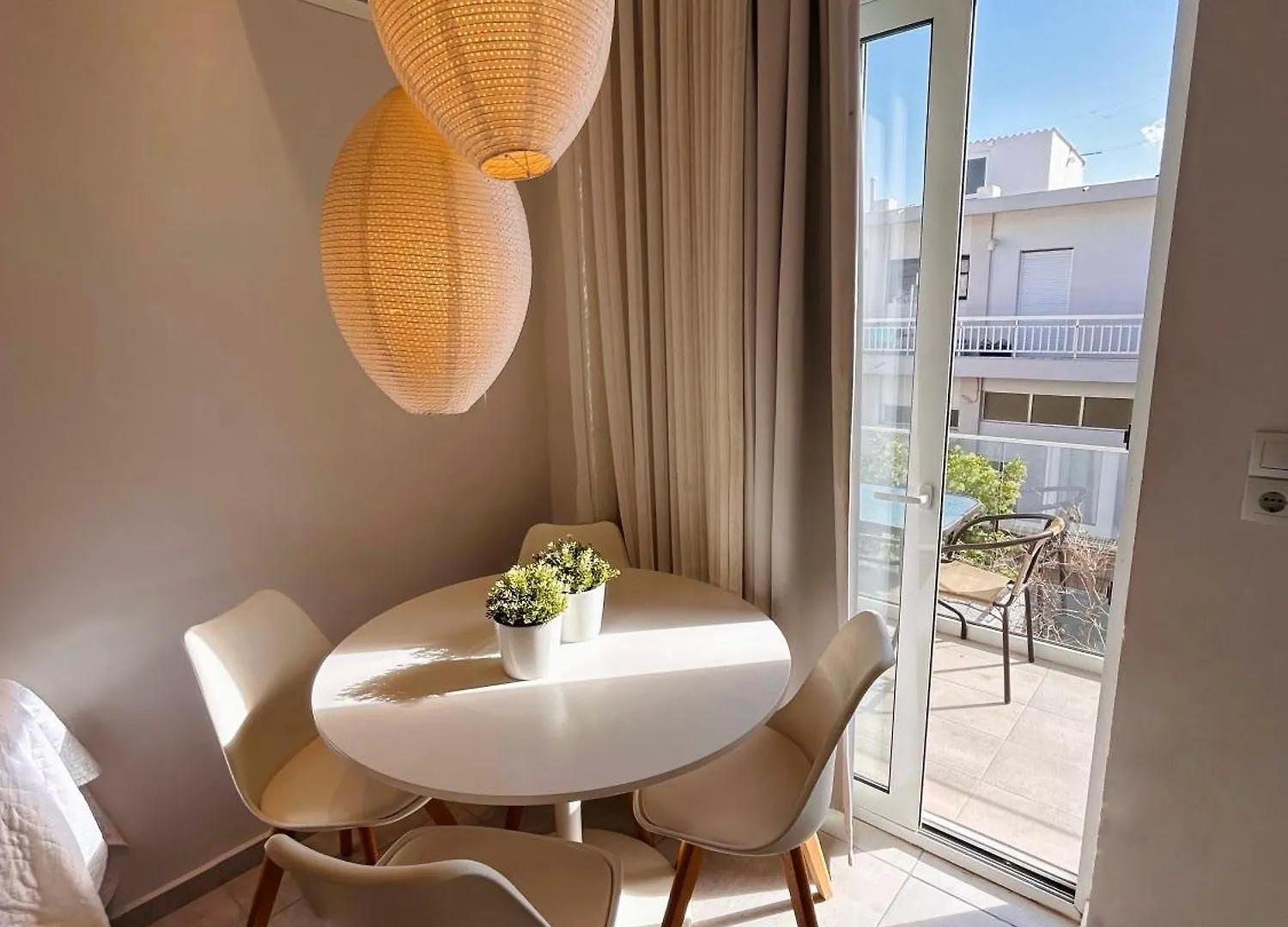 Cretesuites - Urban Villa With Pool - 500M To The Beach Rethymno Apartmán